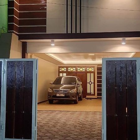 Guest House Omah Ningrat Surabaya Ngoại thất bức ảnh